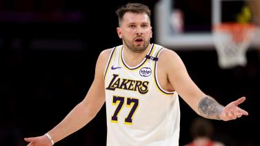 杜兰特或将赛季结束！严重冲突，8人被驱逐，狄龙欲打裁判！.